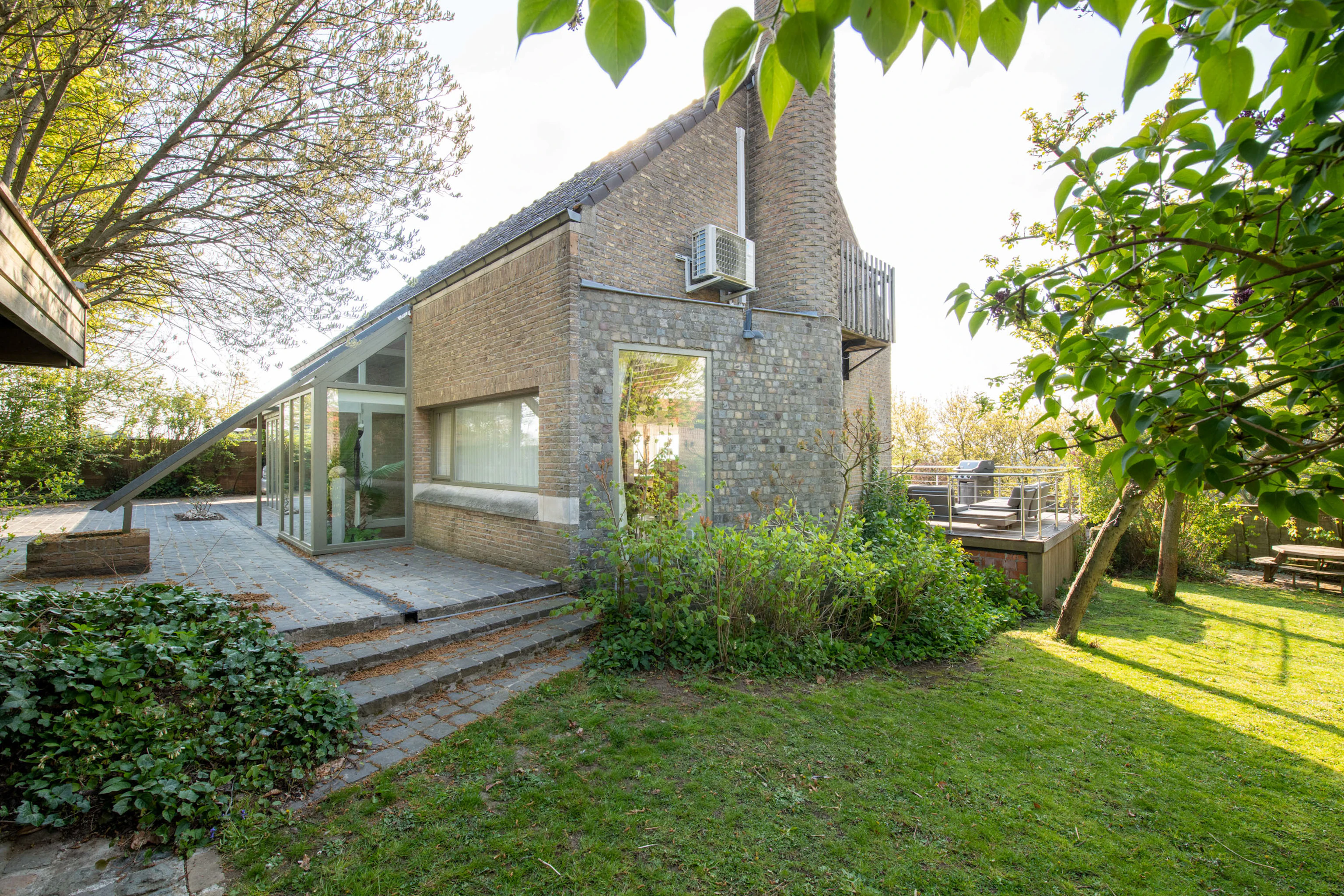 Heuveltuin met zithoek